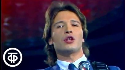 Трава у дома